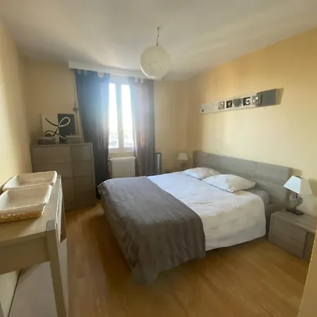 Appt Entier Proche *centre *gare شقة سانت سافين